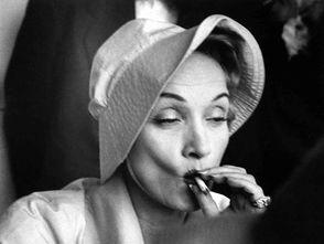 不抽烟的女明星,不染烟火的女明星风采